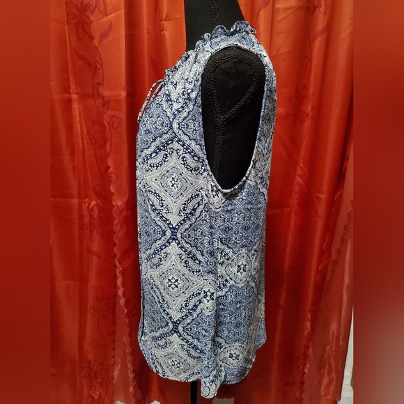 Bobeau Sleeveless Blue and White Printed Blouse sz M New with Tags - Picture 2 of 6